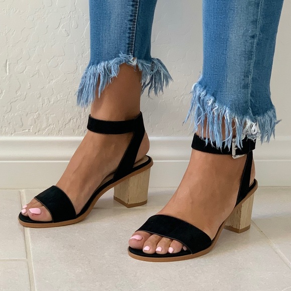 NIB Black Leather Wooden Kitten Heel Ankle Sandal - Picture 2 of 7